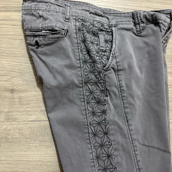 Anthropologie Pilcro Letterpress Hyphen Embroidered Gray Skinny Jeans Sz 27 - Picture 13 of 15